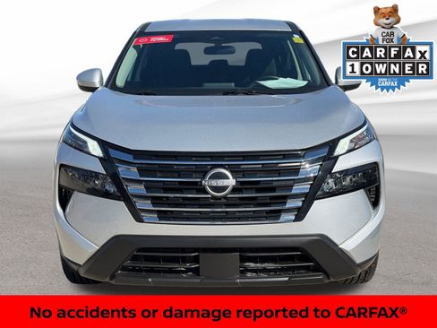 Certified 2025 Nissan Rogue SV image 3