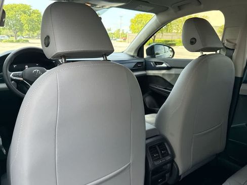 Certified 2024 Volkswagen Taos SE FWD image 23