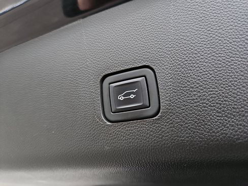 Certified 2023 Chevrolet Traverse LT w/ LT Premium Package image 30