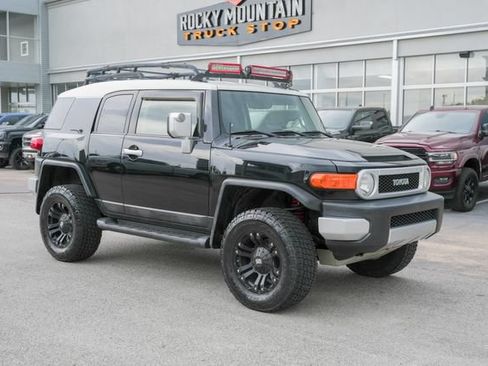 Used 2014 Toyota FJ Cruiser 4WD w/ Upgrade Package image 3