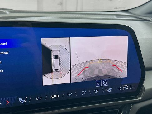 Used 2024 Chevrolet Equinox EV RS image 23