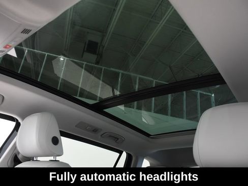 Used 2021 Volkswagen Tiguan SE w/ Panoramic Sunroof Package FWD image 14