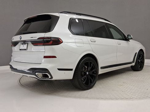 Used 2024 BMW X7 xDrive40i w/ M Sport Package AWD/4WD image 7
