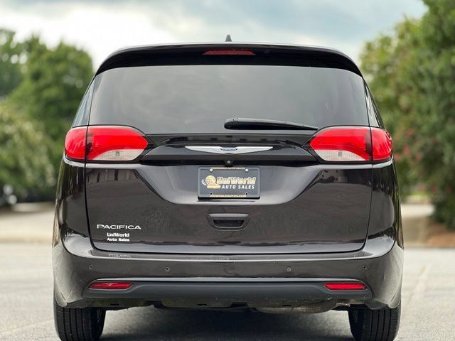 Used 2018 Chrysler Pacifica Touring-L FWD image 6
