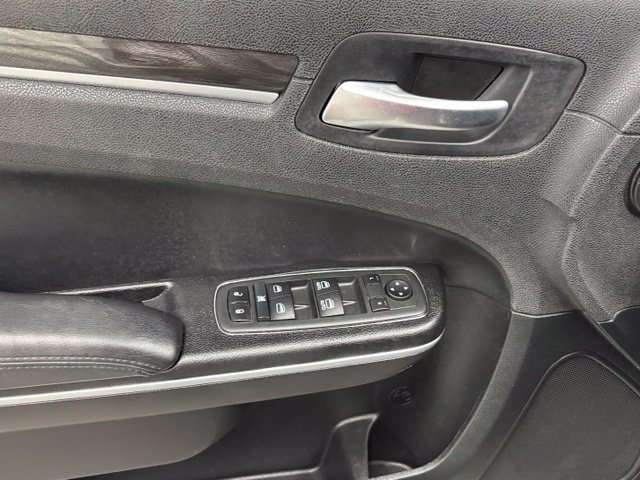 Used 2022 Chrysler 300 Touring L RWD image 13