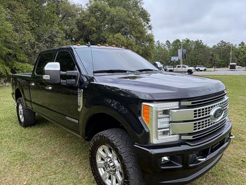 Used 2019 Ford F250 Platinum w/ Platinum Ultimate Package image 2