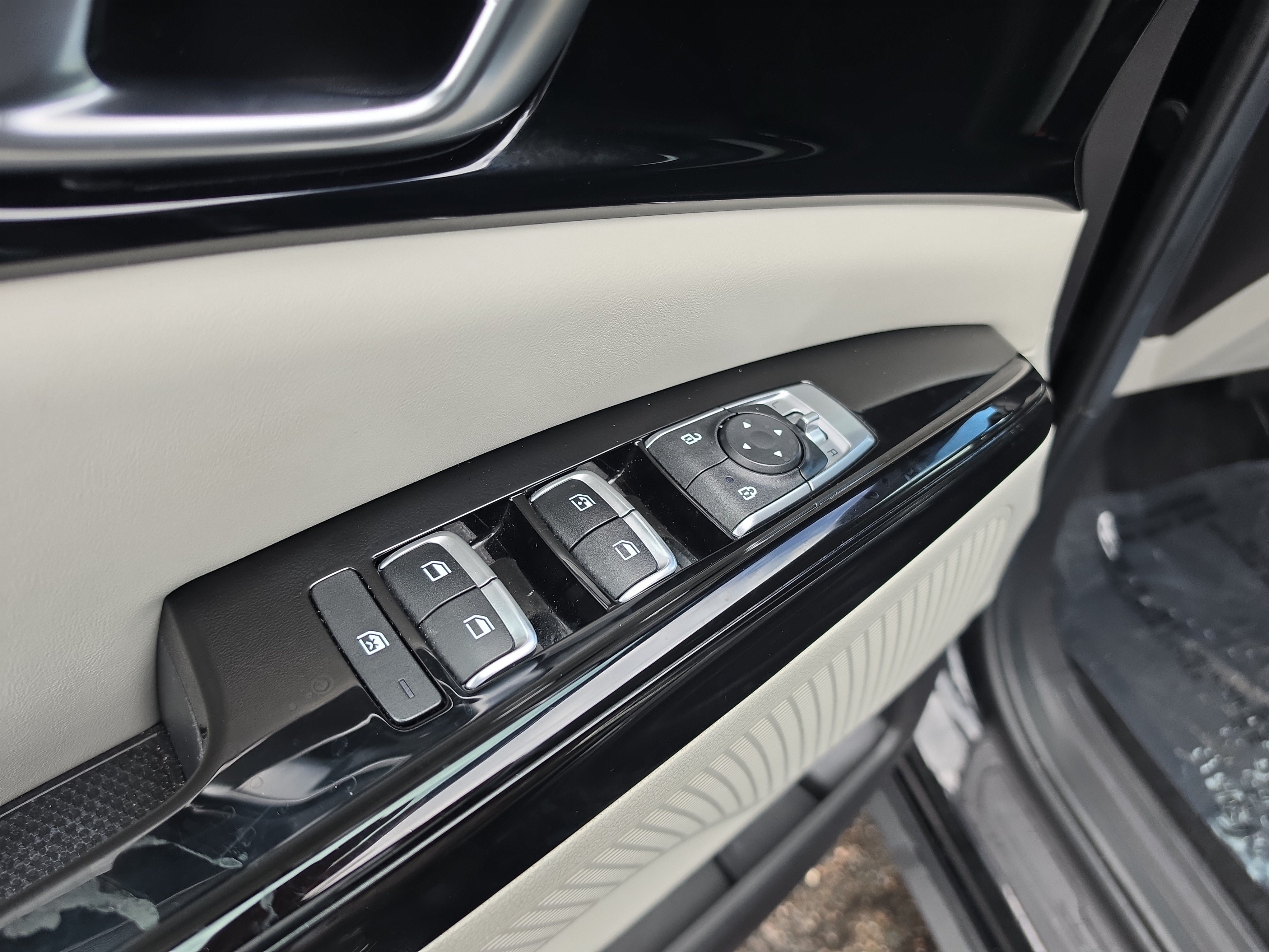 Certified 2024 Kia Carnival EX FWD image 21