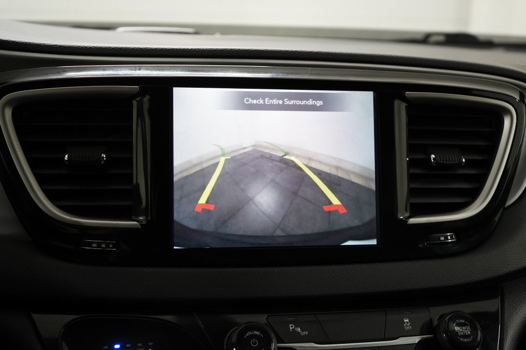 Used 2020 Chrysler Pacifica Touring-L w/ S Appearance Package FWD image 25