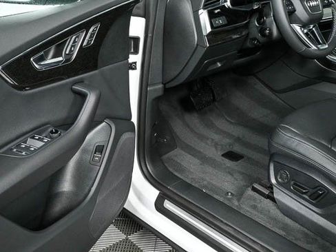 Used 2025 Audi Q8 Premium image 6
