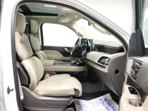 Used 2022 Lincoln Navigator Reserve image 17