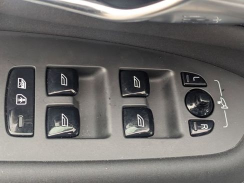 Used 2025 Volvo XC90 B6 Plus image 12