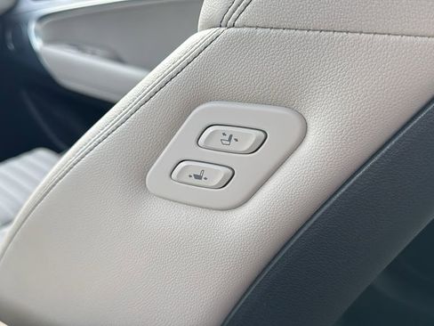 Used 2023 Genesis G70 3.3T w/ Sport Advanced Package image 38