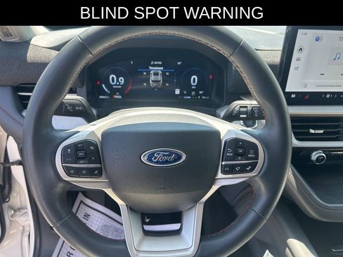 Used 2025 Ford Explorer Active AWD/4WD image 13