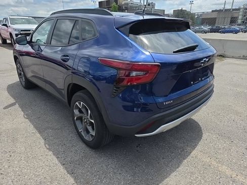 Used 2024 Chevrolet Trax LT w/ Driver Confidence Package FWD image 5