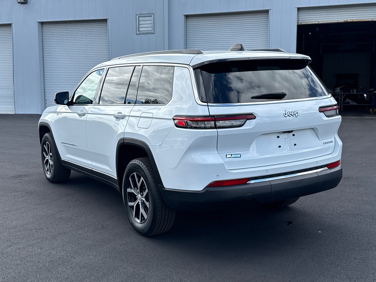 Used 2024 Jeep Grand Cherokee L Limited RWD image 7
