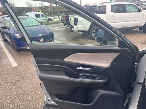 Used 2024 Toyota Grand Highlander Limited image 33