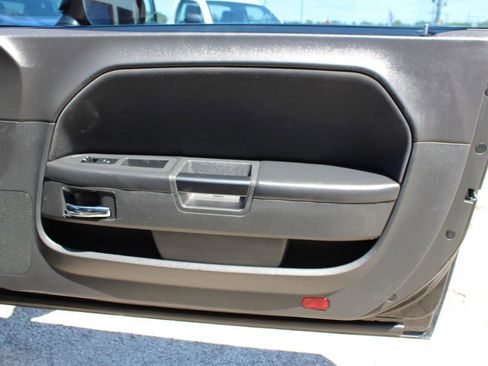Used 2014 Dodge Challenger SXT RWD image 46