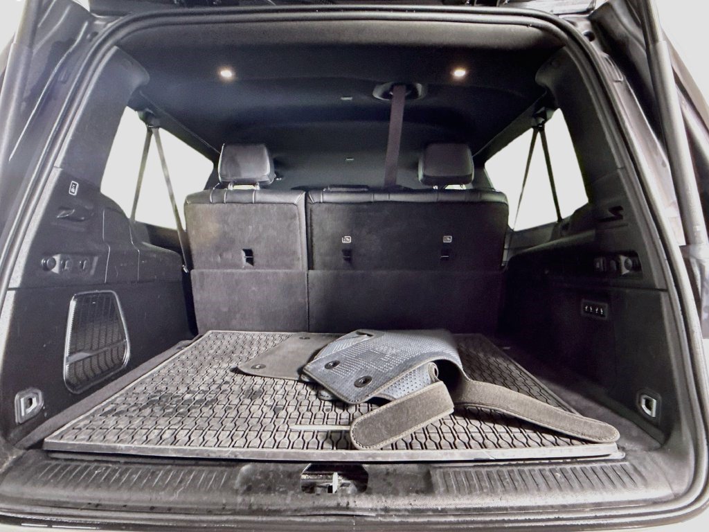 Used 2024 Jeep Wagoneer L Series II w/ Flexible Seating Group RWD image 34