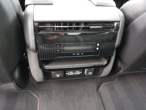 Used 2024 Jeep Wagoneer Series II AWD/4WD image 29