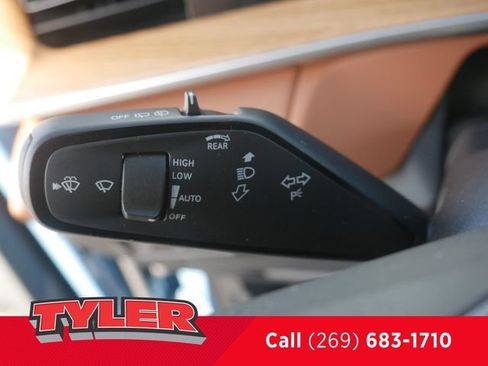 Used 2025 Volkswagen Tiguan SEL R-Line AWD/4WD image 26