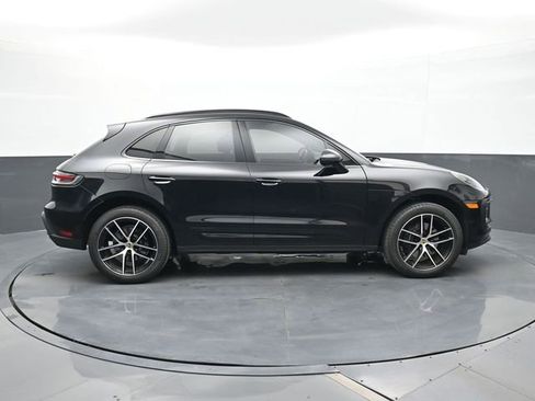 Certified 2025 Porsche Macan AWD/4WD image 24