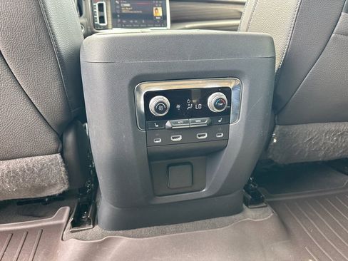 Used 2023 GMC Yukon XL Denali RWD image 24