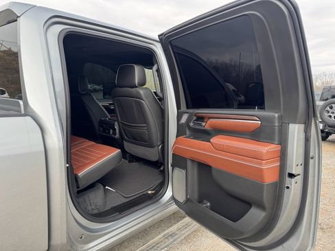 Used 2025 GMC Sierra 3500 Denali Ultimate image 15