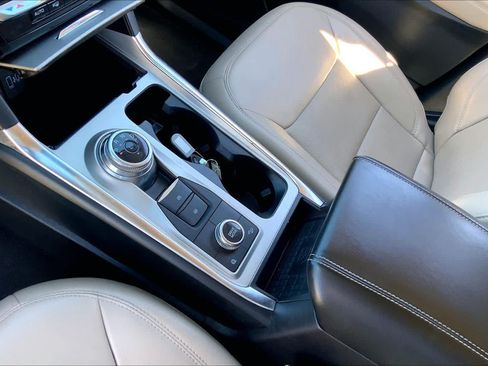 Used 2023 Ford Explorer Limited AWD/4WD image 16
