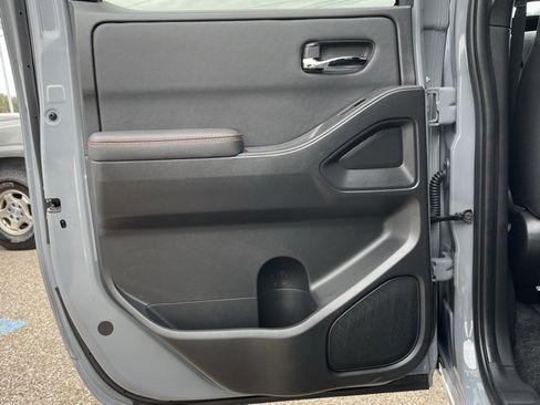 Used 2024 Nissan Frontier Pro-X image 9