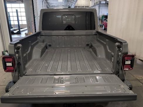 Used 2020 Jeep Gladiator Rubicon AWD/4WD image 6