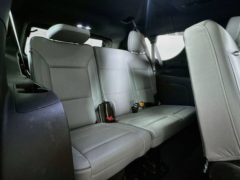 Used 2022 GMC Yukon XL SLT w/ SLT Luxury Package AWD/4WD image 29