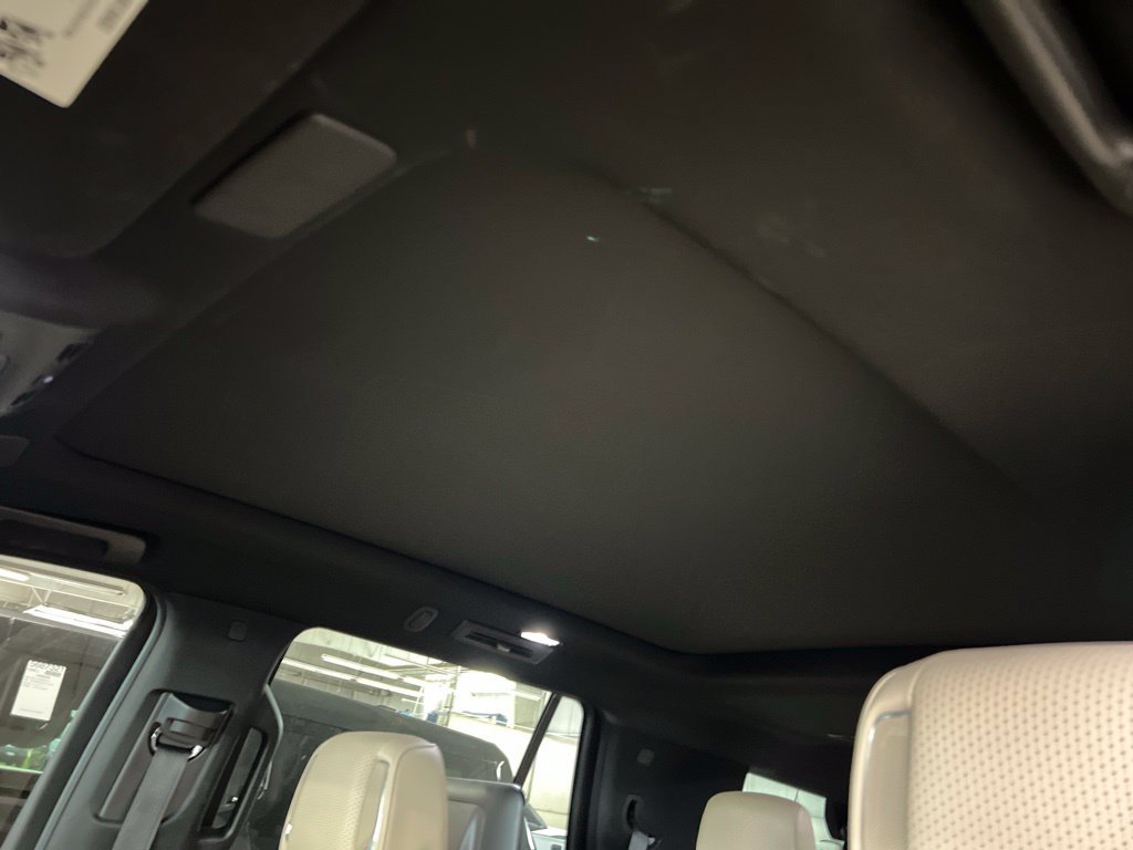 Used 2021 Cadillac Escalade Premium Luxury AWD/4WD image 4