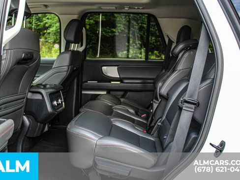 Used 2025 Ford Expedition Active AWD/4WD image 17