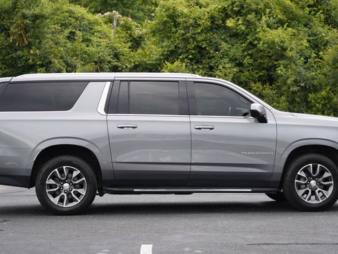 Used 2021 Chevrolet Suburban LT w/ Rear Media and Nav Package RWD image 7