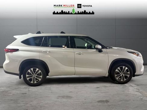 Used 2022 Toyota Highlander XLE image 6