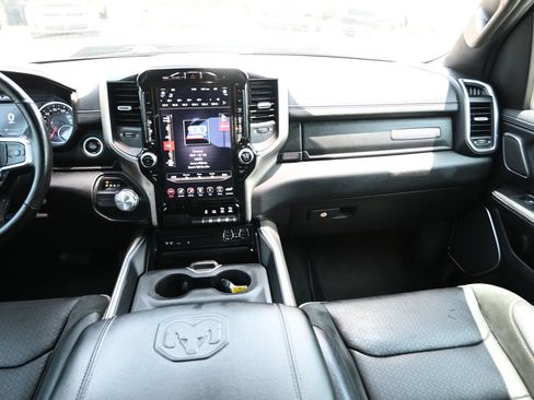 Used 2019 RAM 1500 Laramie RWD image 32