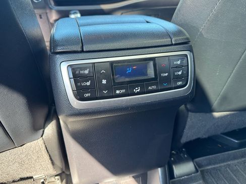 Used 2019 Toyota Highlander Limited Platinum AWD/4WD image 29