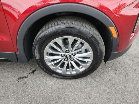 Used 2024 Cadillac XT4 Premium Luxury w/ Technology Package FWD image 12