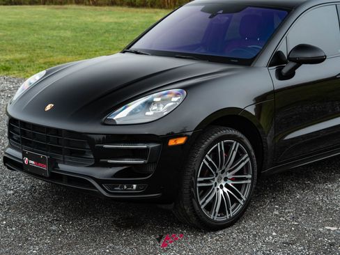 Used 2017 Porsche Macan Turbo image 18