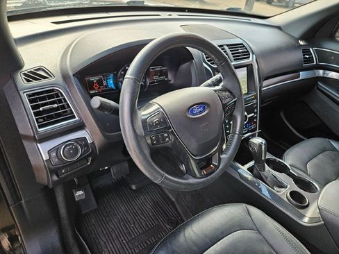 Used 2018 Ford Explorer Limited w/ Equipment Group 301A FWD image 10