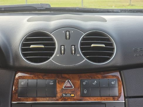 Used 2009 Mercedes-Benz CLK 350 Coupe image 15