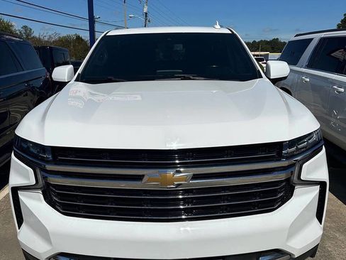Used 2021 Chevrolet Suburban LT image 2