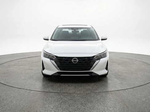 Used 2025 Nissan Sentra SV image 2