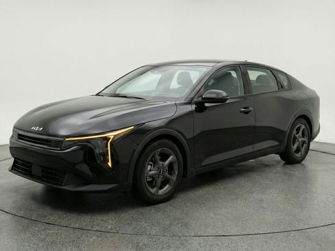 Used 2025 Kia K4 LXS image 3