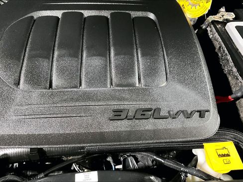 Used 2019 Dodge Grand Caravan SE w/ UConnect Hands-Free Group image 32