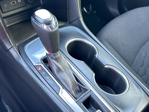 Used 2020 Chevrolet Equinox LT w/ Driver Convenience Package image 17