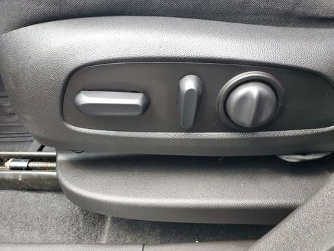 Used 2018 Chevrolet Equinox LT FWD image 16