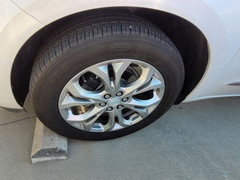 Used 2021 Buick Enclave Avenir w/ Avenir Technology Package FWD image 2