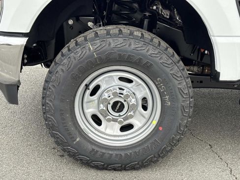 New 2026 Ford F250 XL w/ XL Off-Road Package image 9