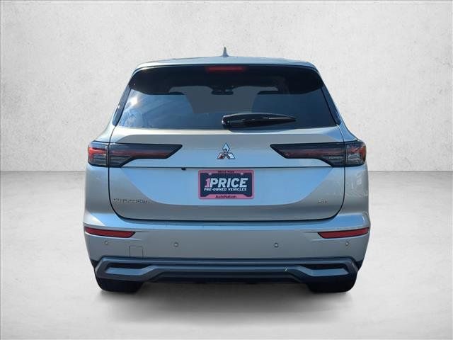 Used 2025 Mitsubishi Outlander SE FWD image 7
